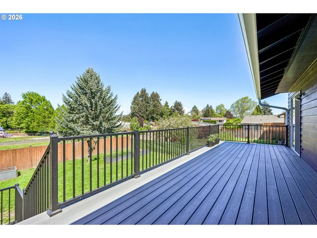 12215 Sw CRESMOOR Dr, Beaverton, OR 97008
