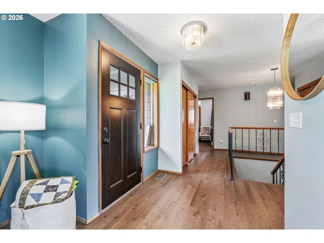 12215 Sw CRESMOOR Dr, Beaverton, OR 97008