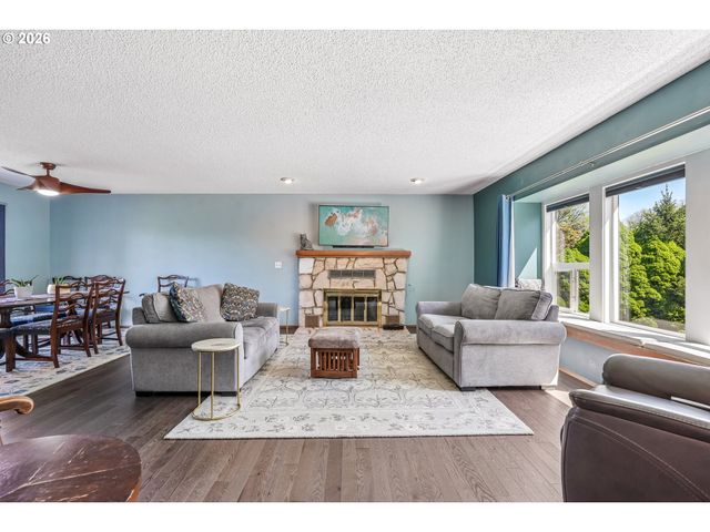 12215 Sw CRESMOOR Dr, Beaverton, OR 97008