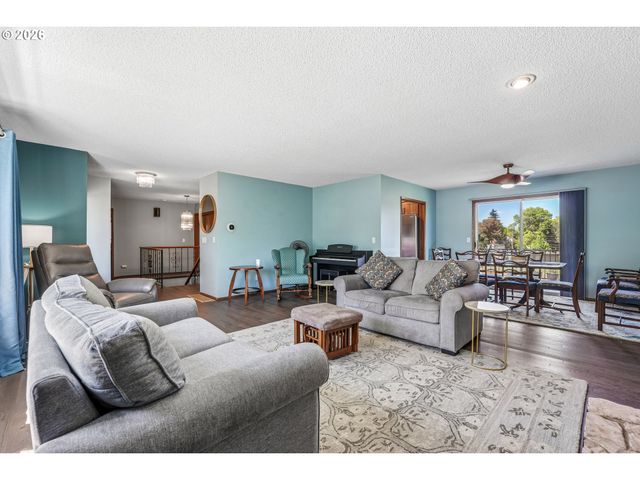 12215 Sw CRESMOOR Dr, Beaverton, OR 97008