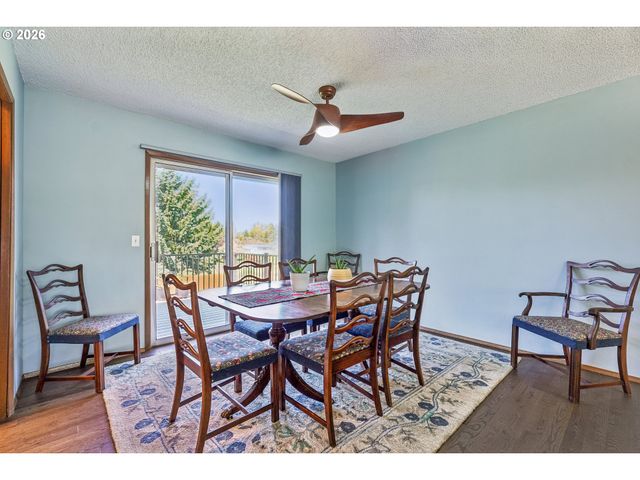 12215 Sw CRESMOOR Dr, Beaverton, OR 97008