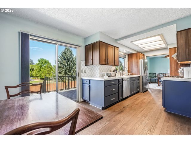 12215 Sw CRESMOOR Dr, Beaverton, OR 97008