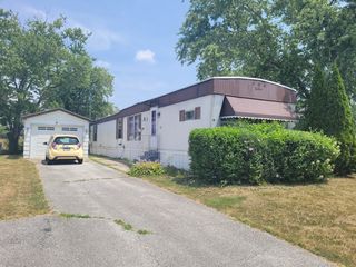 10 Meadowlark Lane, Beecher, IL 60401