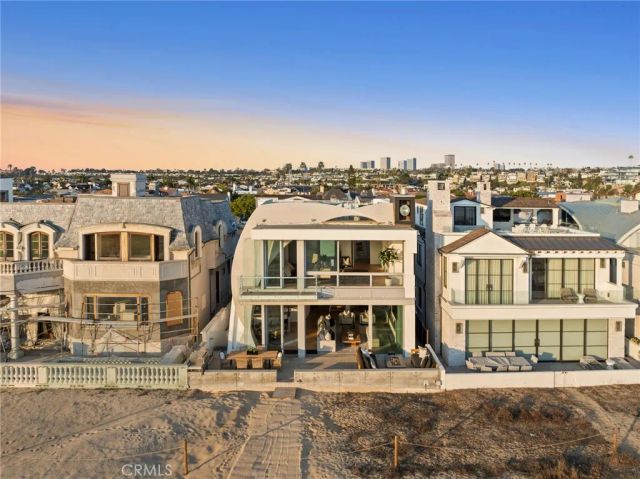 2144 E Oceanfront, Newport Beach, CA 92661