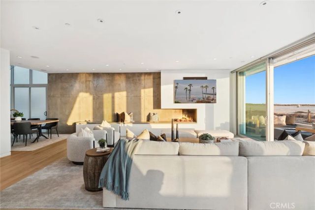 2144 E Oceanfront, Newport Beach, CA 92661