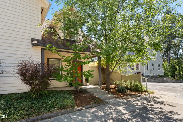 923 Bellview Avenue 2, Ashland, OR 97520