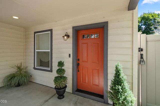 923 Bellview Avenue 2, Ashland, OR 97520