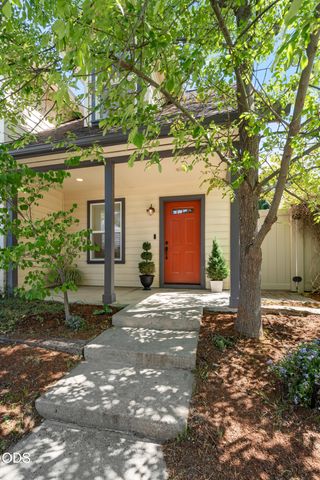 923 Bellview Avenue 2, Ashland, OR 97520