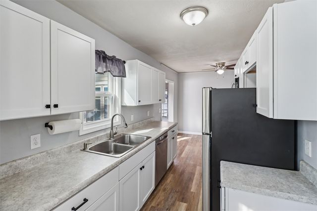 1404 Burlington Terrace, Des Moines, IA 50314