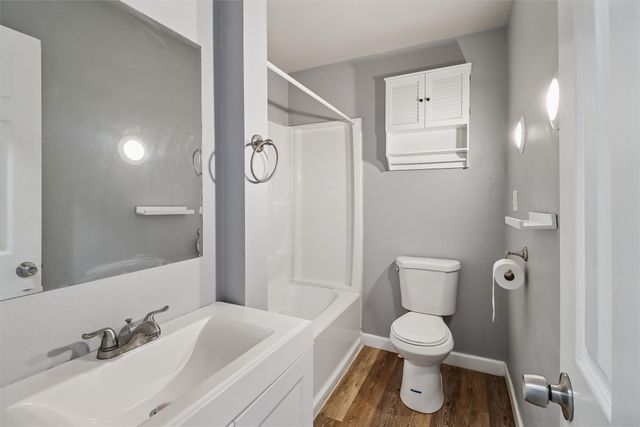 1404 Burlington Terrace, Des Moines, IA 50314