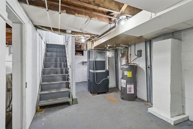 1404 Burlington Terrace, Des Moines, IA 50314