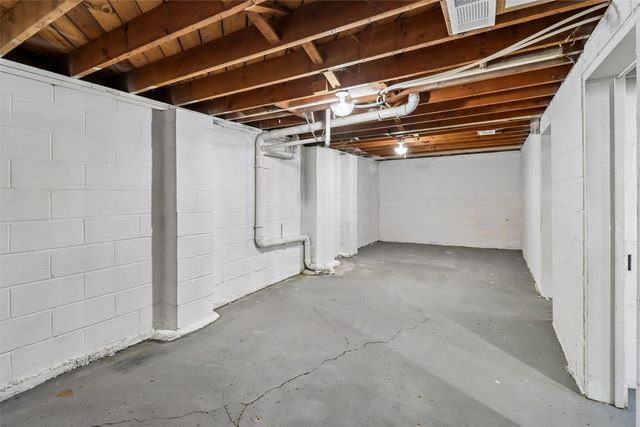 1404 Burlington Terrace, Des Moines, IA 50314