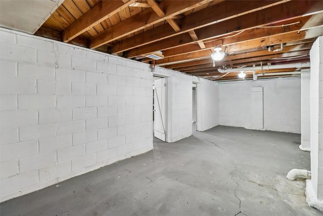 1404 Burlington Terrace, Des Moines, IA 50314