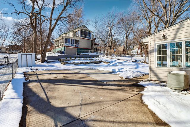 1404 Burlington Terrace, Des Moines, IA 50314