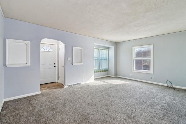 1404 Burlington Terrace, Des Moines, IA 50314