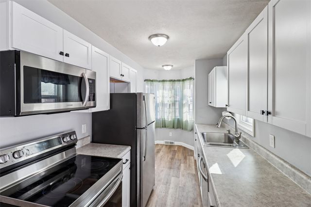 1404 Burlington Terrace, Des Moines, IA 50314