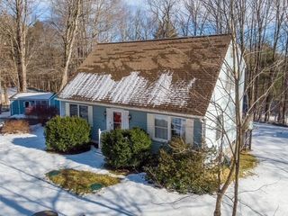 107 Wallace Rd, Sturbridge, MA 01566