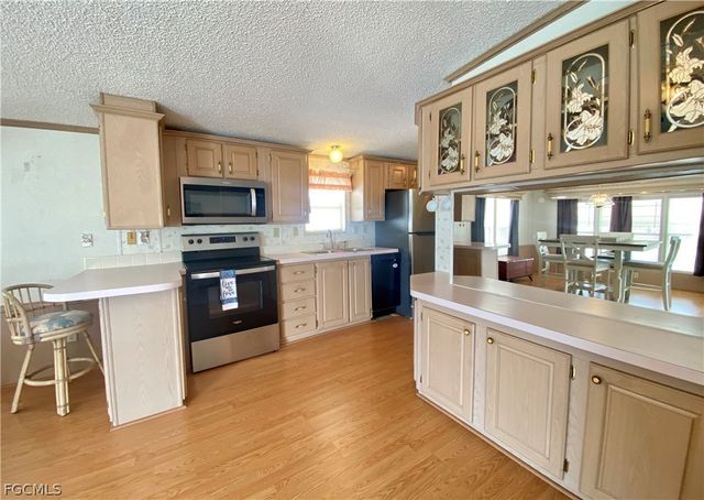 172 Vista Mar DR, North Fort Myers, FL 33903