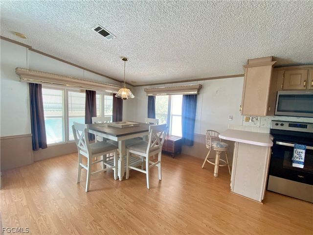 172 Vista Mar DR, North Fort Myers, FL 33903