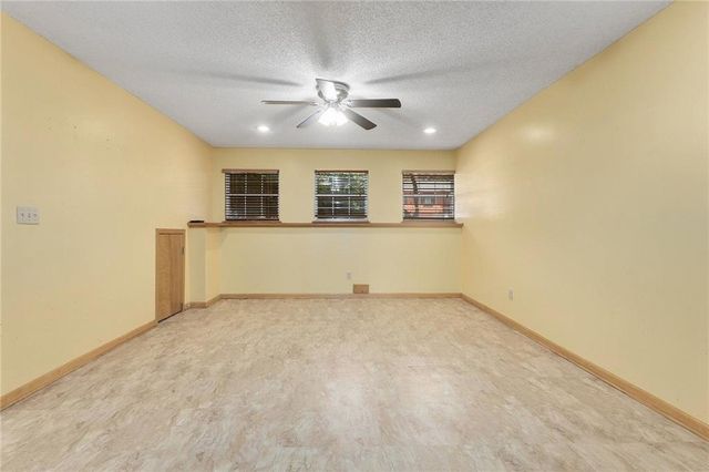 9013 W 48th Terrace, Merriam, KS 66203