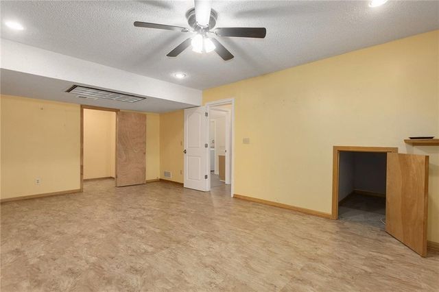 9013 W 48th Terrace, Merriam, KS 66203