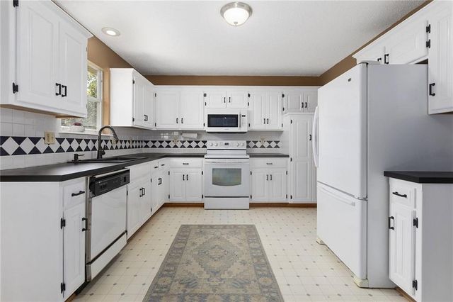 9013 W 48th Terrace, Merriam, KS 66203
