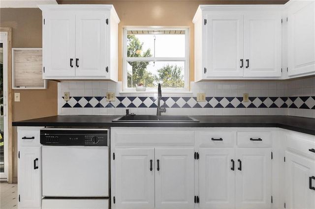9013 W 48th Terrace, Merriam, KS 66203