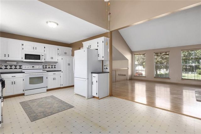 9013 W 48th Terrace, Merriam, KS 66203