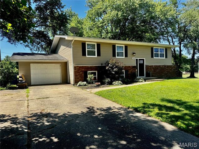 1300 Chestnut Street, Greenville, IL 62246