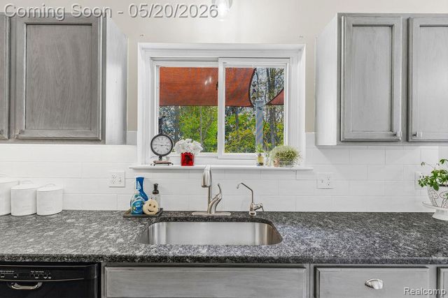 1558 Chelsea Circle, Howell, MI 48843