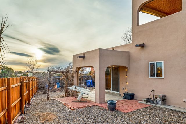 3133 Pueblo Hawikuh, Santa Fe, NM 87507