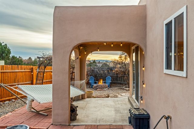 3133 Pueblo Hawikuh, Santa Fe, NM 87507