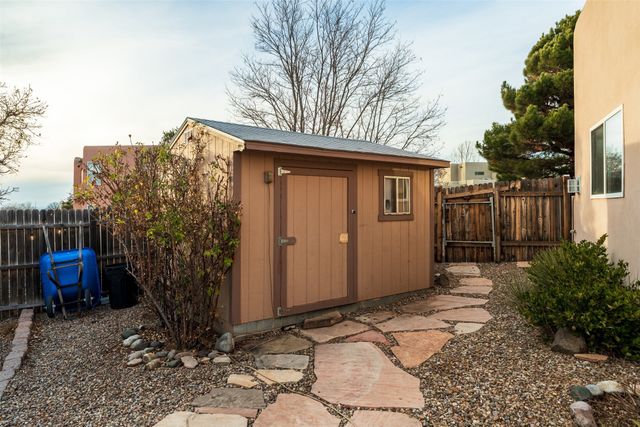 3133 Pueblo Hawikuh, Santa Fe, NM 87507