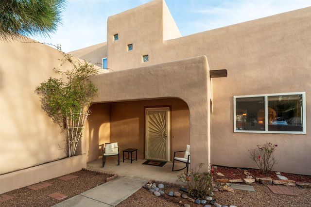 3133 Pueblo Hawikuh, Santa Fe, NM 87507