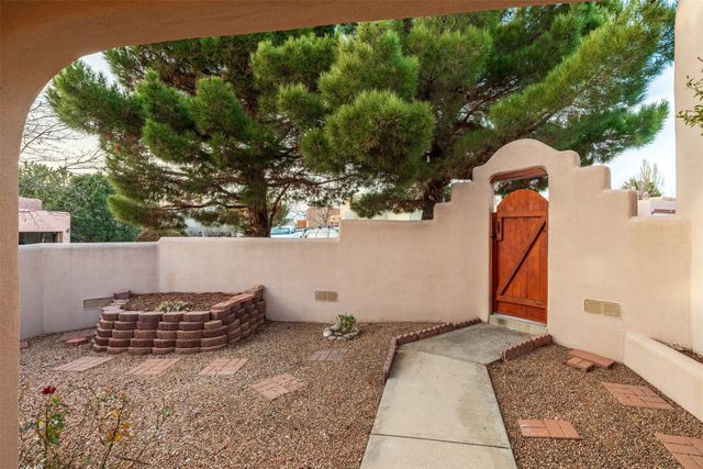 3133 Pueblo Hawikuh, Santa Fe, NM 87507