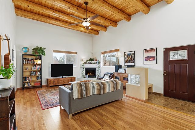 3133 Pueblo Hawikuh, Santa Fe, NM 87507