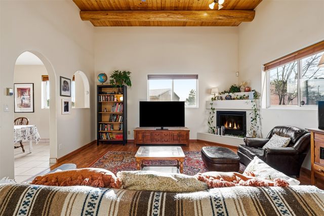 3133 Pueblo Hawikuh, Santa Fe, NM 87507