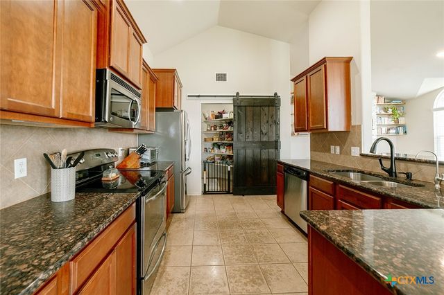 236 Bauxite Drive, Jarrell, TX 76537