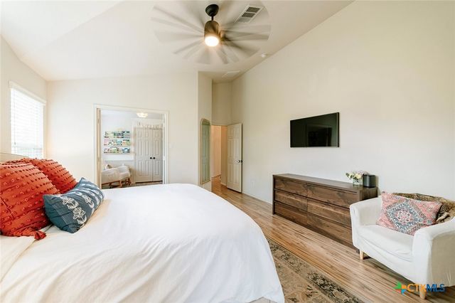 236 Bauxite Drive, Jarrell, TX 76537