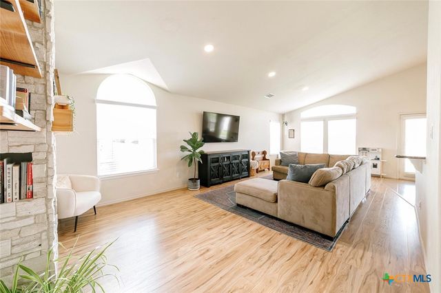 236 Bauxite Drive, Jarrell, TX 76537