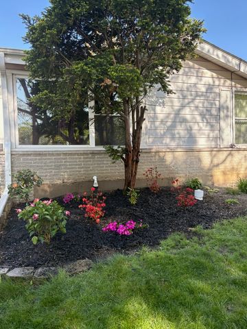 381 N 4th Avenue B, Des Plaines, IL 60016