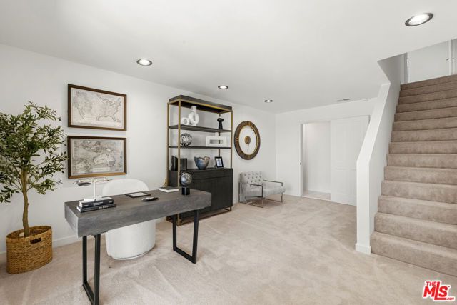 8004 Oceanus Drive, Los Angeles, CA 90046