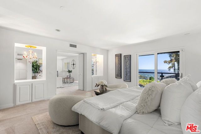 8004 Oceanus Drive, Los Angeles, CA 90046