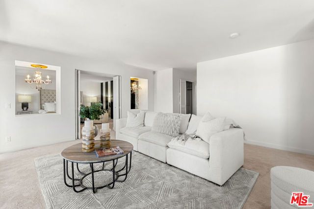 8004 Oceanus Drive, Los Angeles, CA 90046