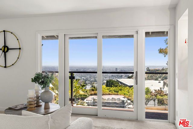 8004 Oceanus Drive, Los Angeles, CA 90046