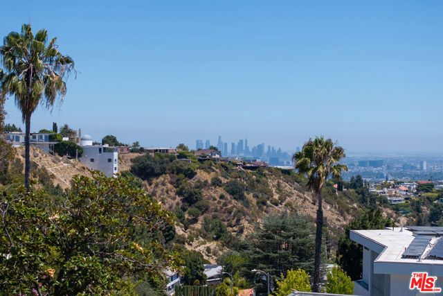 8004 Oceanus Drive, Los Angeles, CA 90046