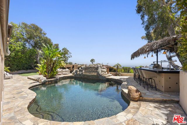 8004 Oceanus Drive, Los Angeles, CA 90046