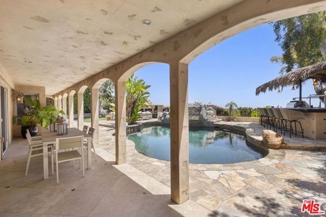 8004 Oceanus Drive, Los Angeles, CA 90046