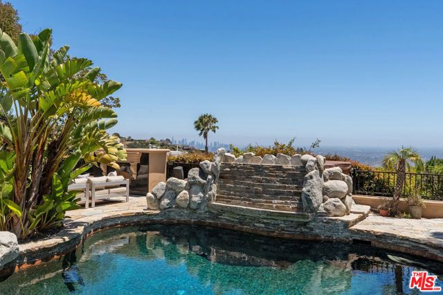 8004 Oceanus Drive, Los Angeles, CA 90046