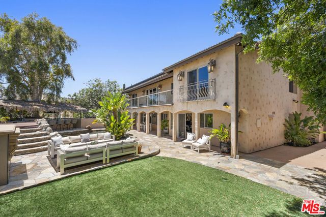 8004 Oceanus Drive, Los Angeles, CA 90046